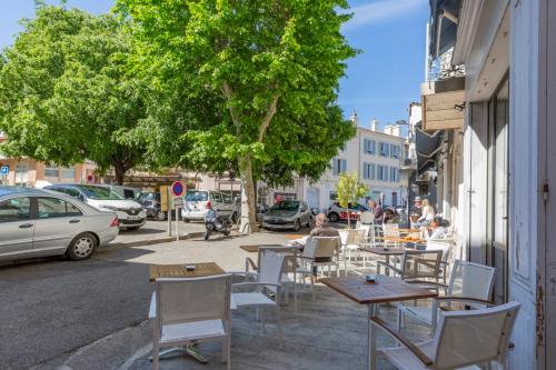 Renovated 2 bedroom duplex apartment in the center of Antibes