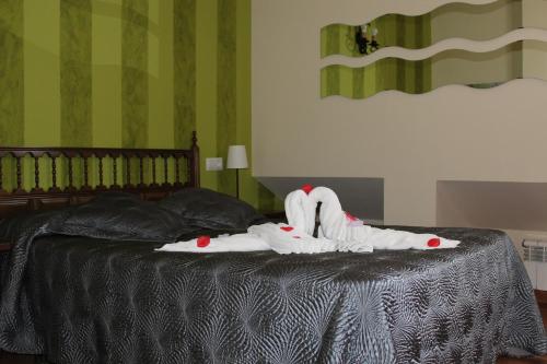 a bed with two towel animals on top of it at El Pradón in Mar