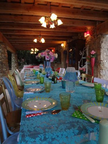 a long table with plates and napkins on it at Can Portell by 123ole, B&B - Casa Rural in Sant Andreu del Terri