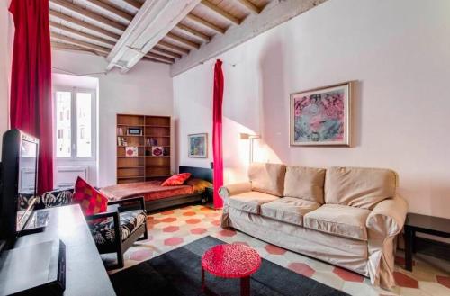 a living room with a couch and a table at 5 scole apartments in Rome