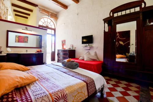 Postel nebo postele na pokoji v ubytování Charming B&B Dar Ta Zeppi