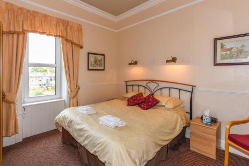 a bedroom with a bed and a window at Brae Guest House in Edinburgh