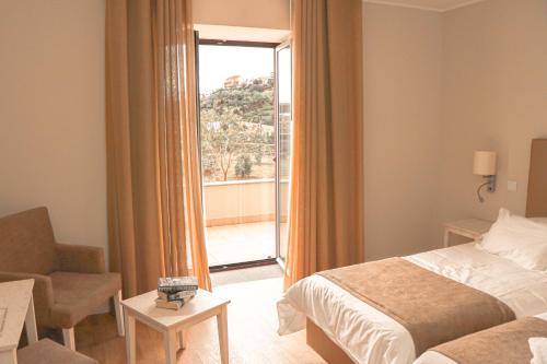 Un pat sau paturi într-o cameră la Hotel Solar Bom Jesus