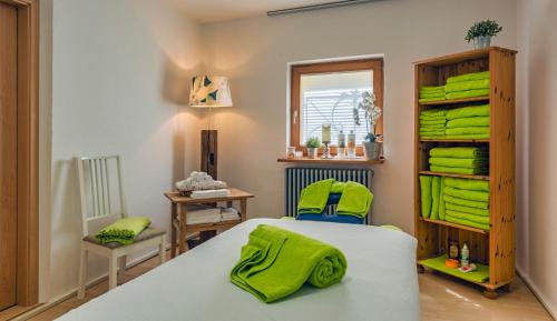 Ένα ή περισσότερα κρεβάτια σε δωμάτιο στο Ruhpoldinger Hof