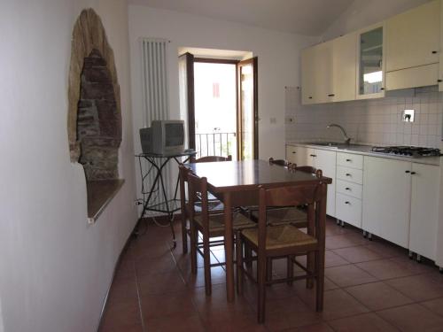 a kitchen with a table and chairs and a television at Monte Cavallo in Assisi