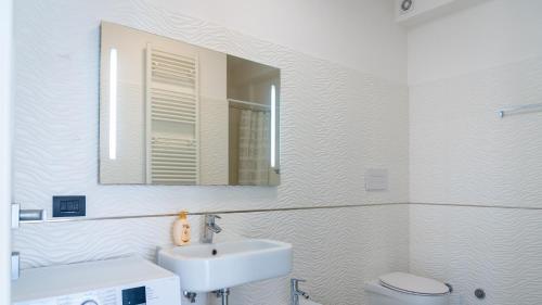 Et badeværelse på Appartamento Fronte Mare Trilocale