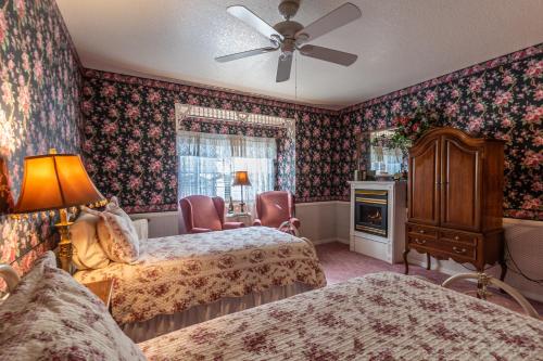 a bedroom with two beds and a ceiling fan at Apples Bed and Breakfast Inn in Big Bear Lake