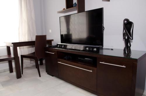 TV tai viihdekeskus majoituspaikassa Apartamento Vip la Barrosa