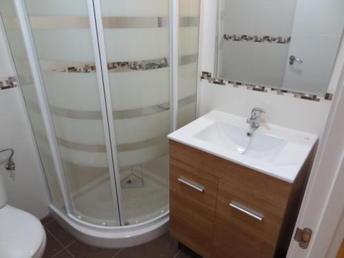 Bilik mandi di Apartamento La Paz - Habitaciones con baño no compartido en pasillo