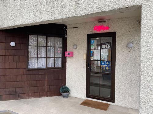 a building with a vending machine next to a door at Southern Comfort Motel in Christchurch