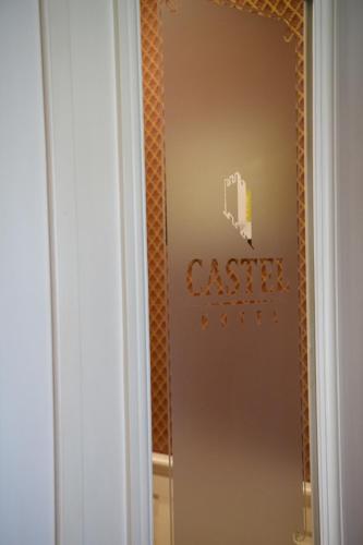 Сертификат, награда, вывеска или другой документ, выставленный в Hotel Castel