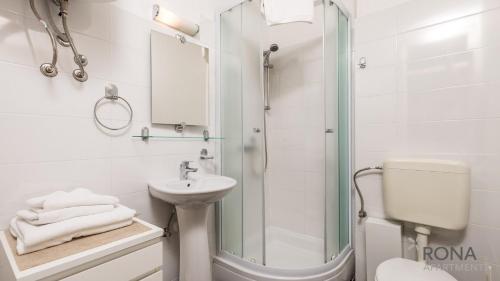 Rona Apartment Zizi