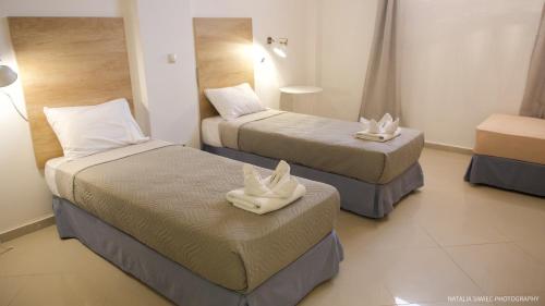 Postel nebo postele na pokoji v ubytování Alexandra SeaSide Villas