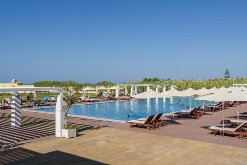 Πισίνα στο ή κοντά στο Ilion Beach Hotel