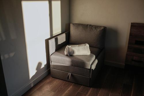 a chair sitting in a room with a window at Saliuk Lodge in Solochin