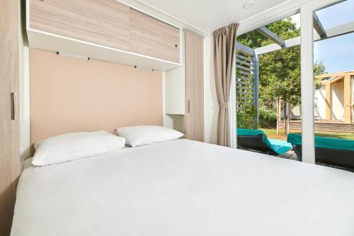 Posteľ alebo postele v izbe v ubytovaní Camping Stella Maris Mobile Homes