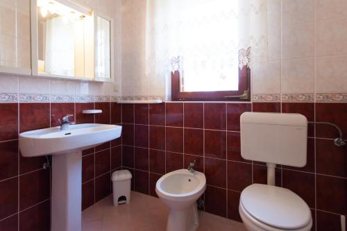 a bathroom with a toilet and a sink at Casa Luisa in Poreč