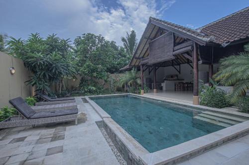 สระว่ายน้ำที่อยู่ใกล้ ๆ หรือใน Theo Villa - 2 bedroom