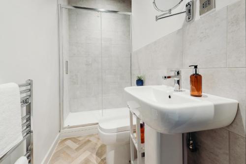 Ένα μπάνιο στο Victoria Apartments Tamworth