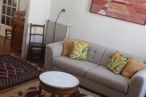 a living room with a couch and a table at Burdigala Homes - Appart Sainte Catherine in Bordeaux