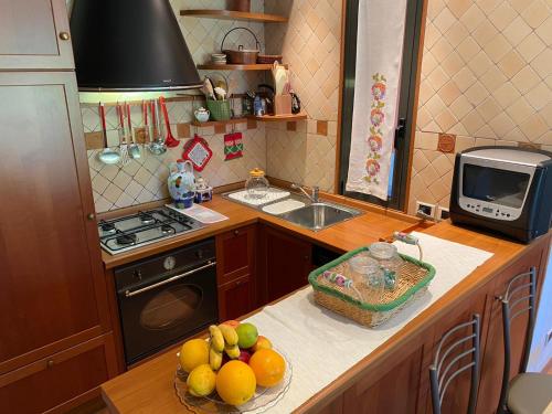 a kitchen with a bowl of fruit on a counter at St. Maurice smile in Ghiffa