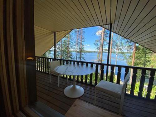 Balkoni atau teres di Holiday Home Tipuniemi by Interhome