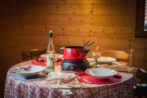Makanan di atau berdekatan chalet