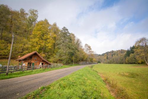 Landskap semula jadi dekat dengan chalet