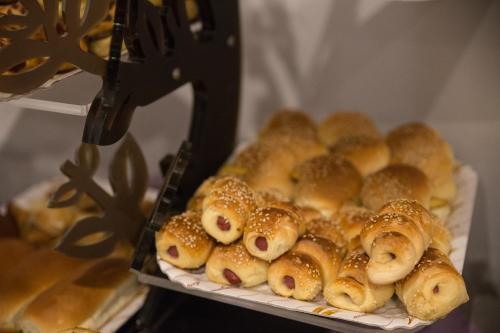 a tray of hot dogs and buns on a plate at Giafra Luxury Rooms in Agrigento