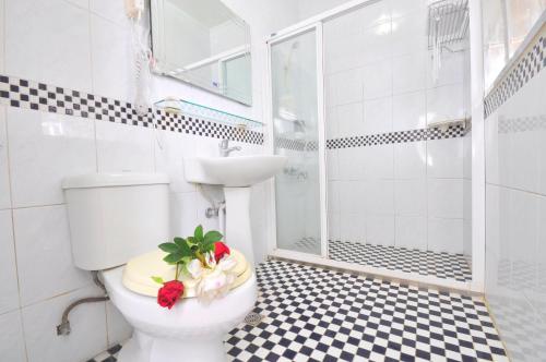 a bathroom with a toilet with a sink and a shower at Smile Orange Homestay in Dongshan