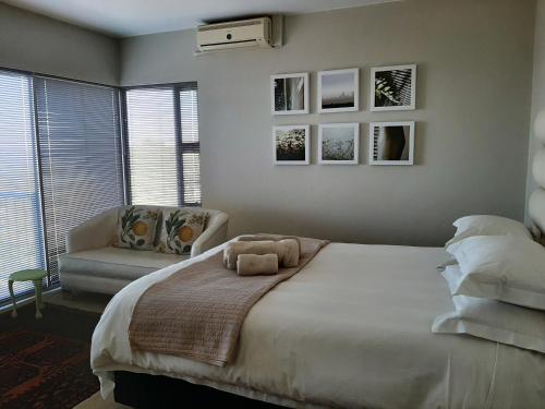 a bedroom with a bed and a window at Orangerie Guest House in Johannesburg