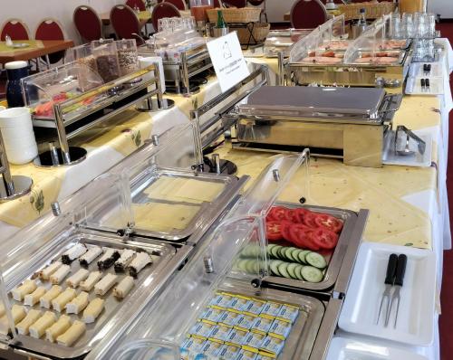 ホテルの敷地内または近くでの食事または食べ物