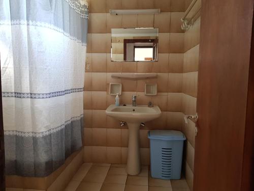a bathroom with a sink and a mirror at Artemonahi Traditional Cosy House in Artemonas