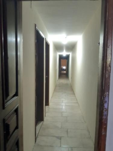 a hallway with a long corridor with a long corridorngthngthngthngthngthngth at Pousada do Luquinhas in Brasilia