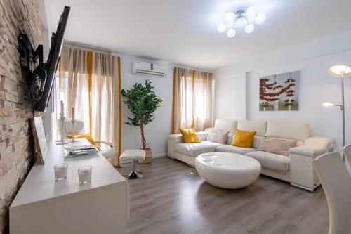 Triana Maestro Deluxe by Valcambre
