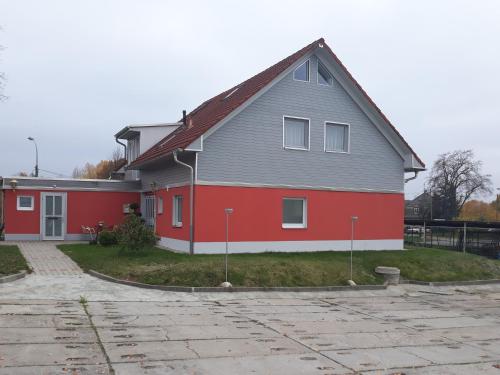 a red and gray house with a red at Culina in Oberlungwitz