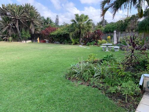 a backyard with a grass yard with a picnic table at Sole's Leap in Scottburgh