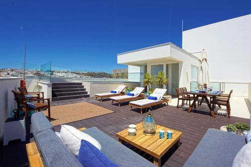Μπαλκόνι ή βεράντα στο Casa da Bandeira -Perfect Location-Beach front- Rooftop Pool by DreamvillasAlbufeira