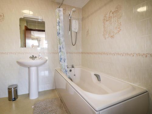 a bathroom with a sink and a bath tub and a sink at Summerfields in Uttoxeter