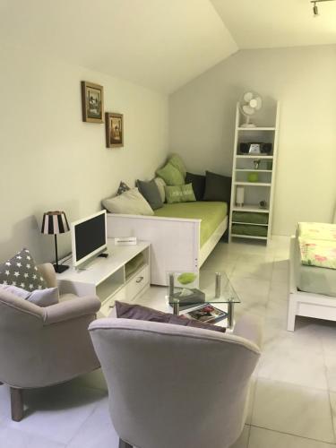 a living room with a couch and a table at Apartment Klatenberg in Telgte