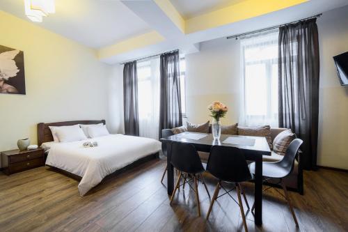 Postel nebo postele na pokoji v ubytování Aparthotel Na Mytniy