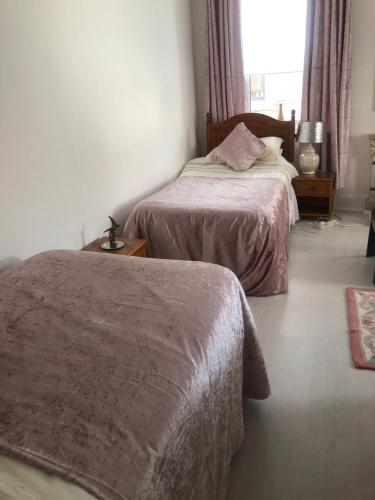 Cama o camas de una habitación en Brown's Guest House