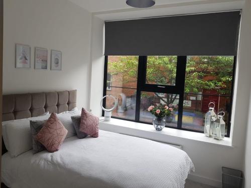Gallery image of 34 Cuppin Street - luxury city centre apartment! in Chester