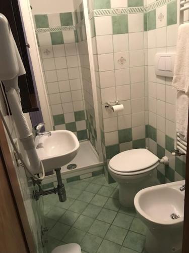 a bathroom with a toilet and a sink at Le case all'arco in Castropignano