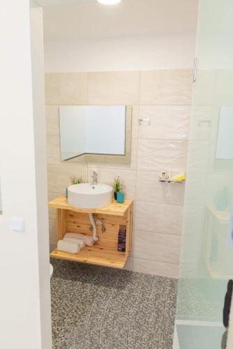 AS ALESIAS SUITES.Room 12.