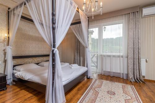 Ένα ή περισσότερα κρεβάτια σε δωμάτιο στο Hotel Pid Strihoju