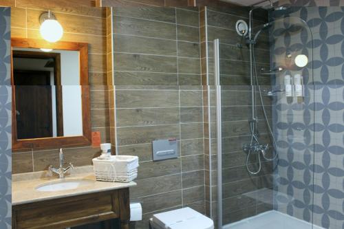 Ванная комната в Kemerli Konak Boutique Hotel