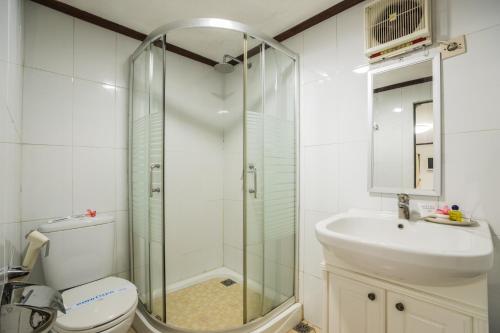 Kúpeľňa v ubytovaní Royal Caravan Trawas Hotel