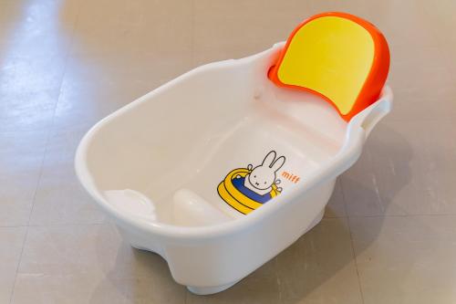 an egg holder with a bunny painted on it at ペンション アネラニハウス沖縄 in Onna