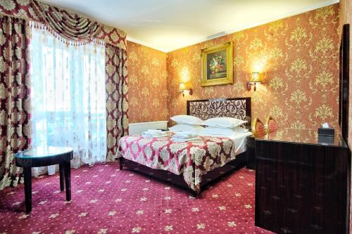 a hotel room with a bed and a window at Rosa Del Viento Hotel in Tuapse